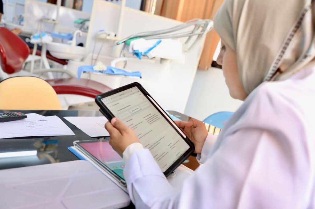 Excellence Begins Here| Dr. Amal Al-Awami Guides Students in Advanced Techniques